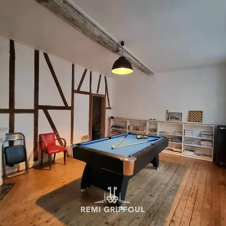 Hébergement de vacances Kinta Panda Pool Table Center 13 2 Guests Honfleur